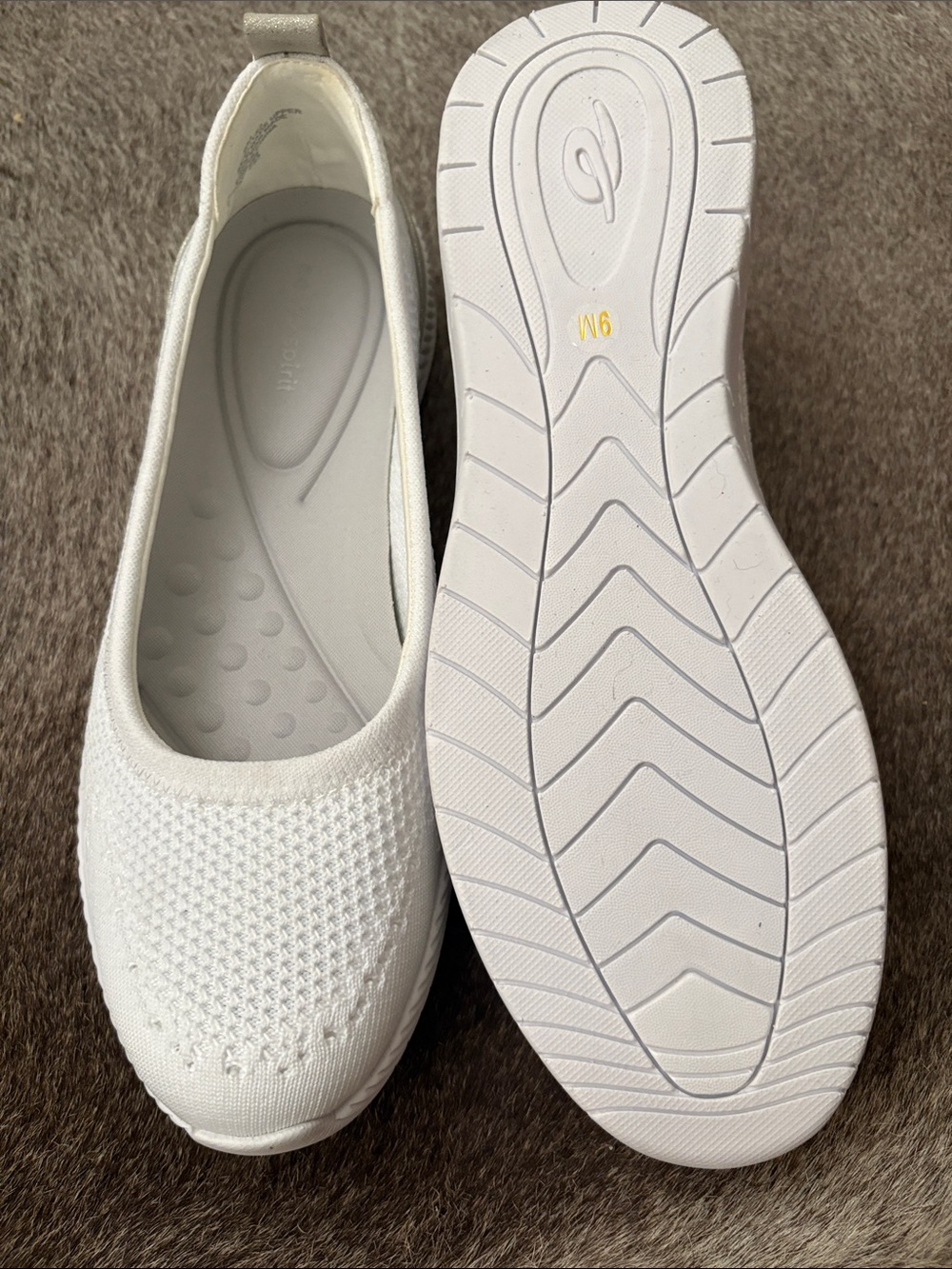 NWOB QVC Easy Spirit Glitz White Knit Slip On Walking Shoes Skimmer Flats Size 9